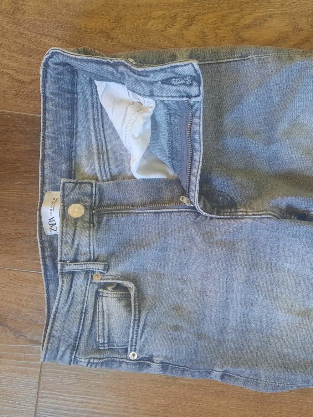 Zara Ripped Jeans - Picture 2 of 3